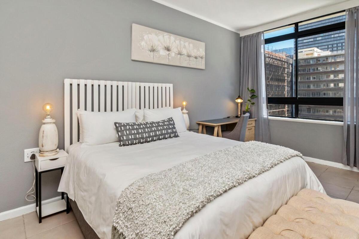 Modern Centre Apartment *